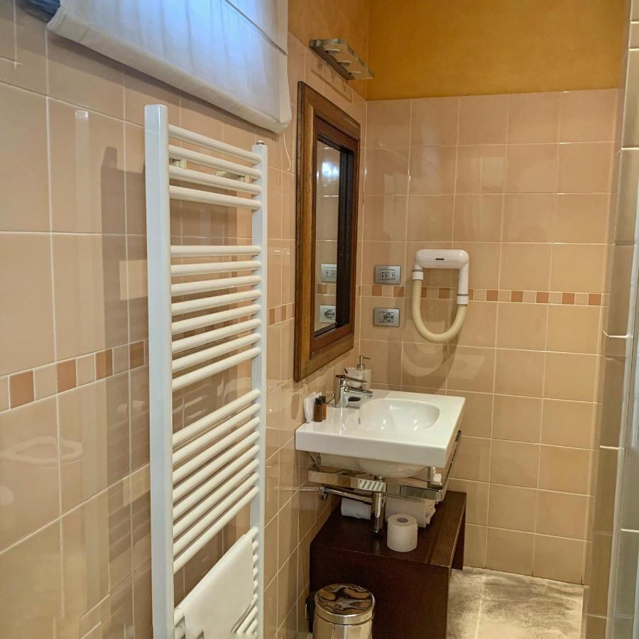 Cortiletto D'Alba Camere Con Ristorante ภายนอก รูปภาพ